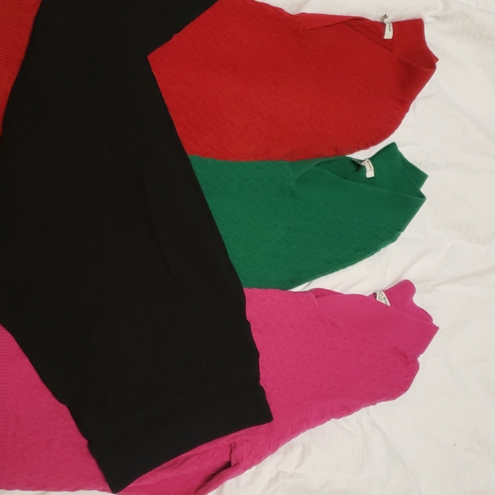 3 sweaters(3xl) and a pair of stretchy pants (xl)